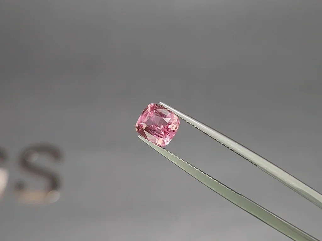 Saphir rose taille coussin de 1,61 carat, Sri Lanka Image №3