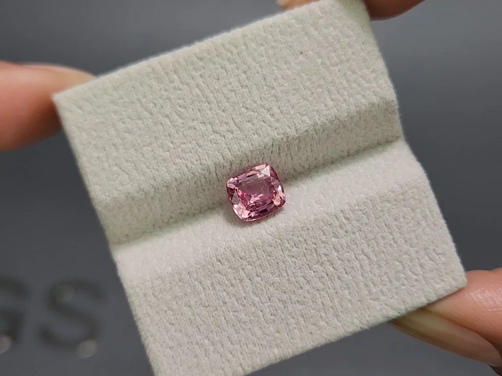 Saphir rose taille coussin de 1,61 carat, Sri Lanka Image №4