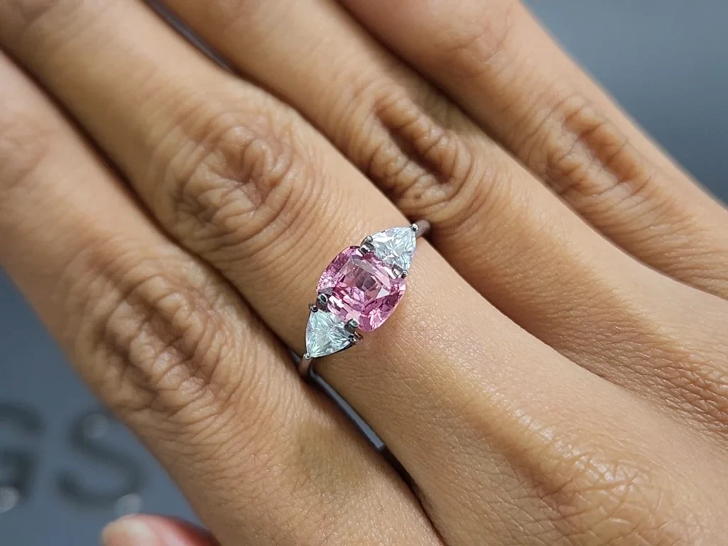 Saphir rose taille coussin de 1,61 carat, Sri Lanka Image №5