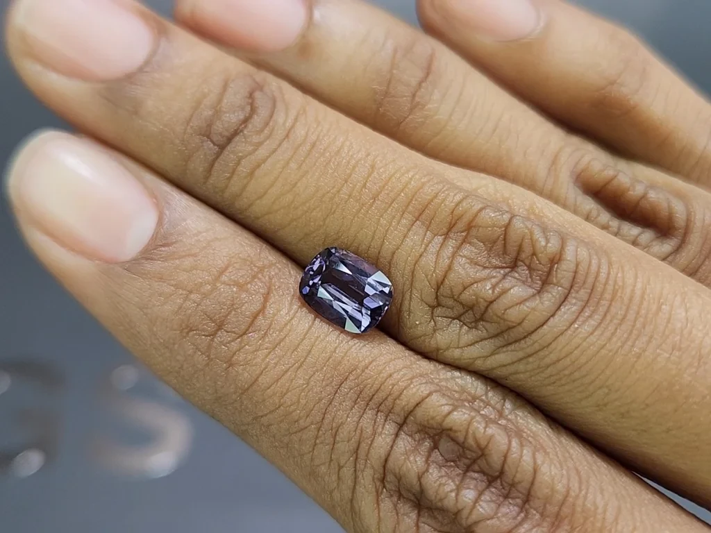 Violettgrauer spinell im kissenschliff 2,19 karat, Tanzania Image №2