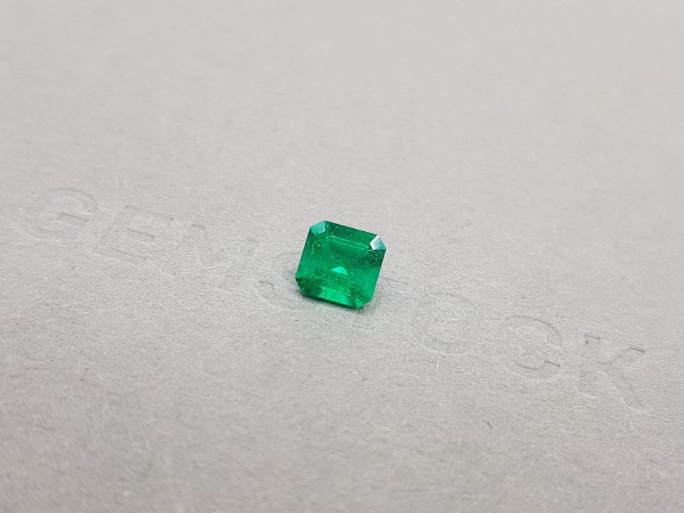 Intense emerald asscher cut 0.87 ct, Colombia Image №3