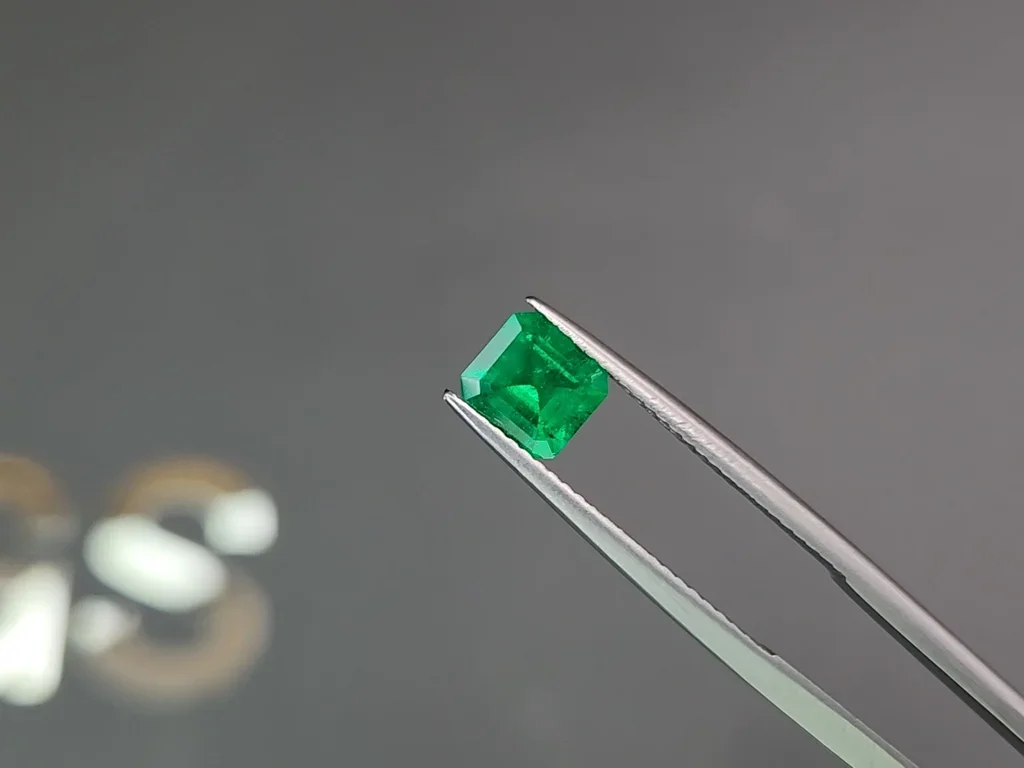 Intense emerald asscher cut 0.87 ct, Colombia Image №3