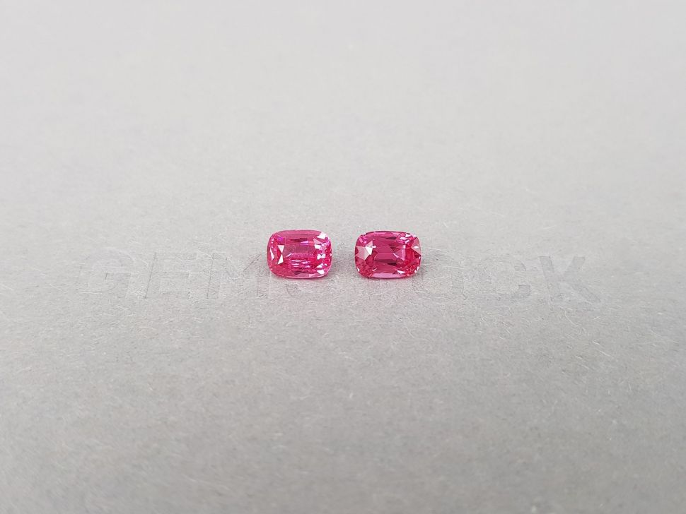 Pair of pinkish-red Mahenge spinels in cushion cut 2.10 ct Image №1