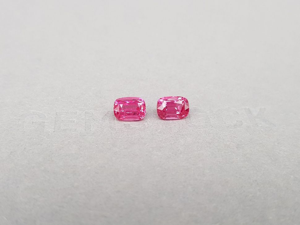 Pair of pinkish-red Mahenge spinels in cushion cut 2.10 ct Image №2