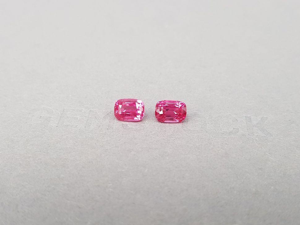 Pair of pinkish-red Mahenge spinels in cushion cut 2.10 ct Image №3