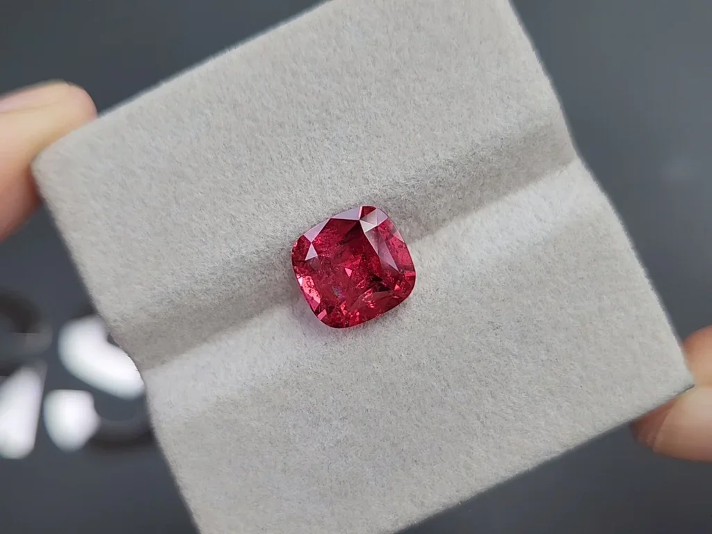 Espinela Mahenge rosa talla cojín 4,67 quilates, Tanzania Image №4