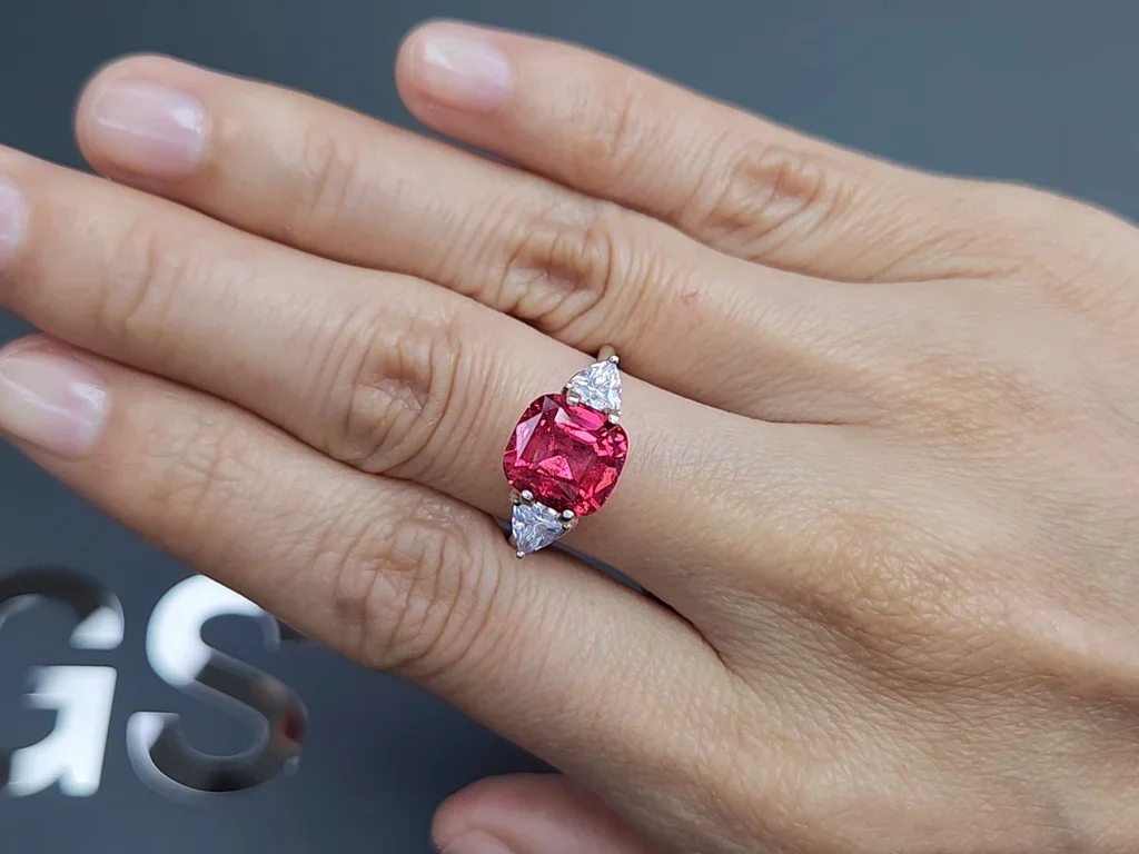 Espinela Mahenge rosa talla cojín 4,67 quilates, Tanzania Image №5