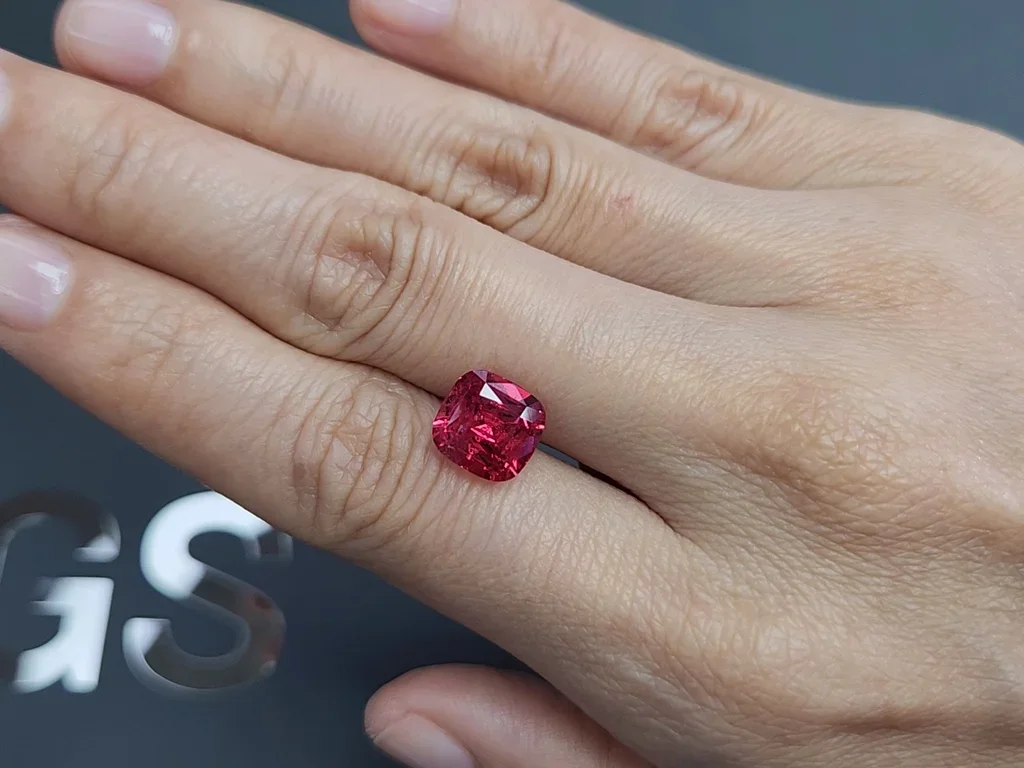 Espinela Mahenge rosa talla cojín 4,67 quilates, Tanzania Image №2