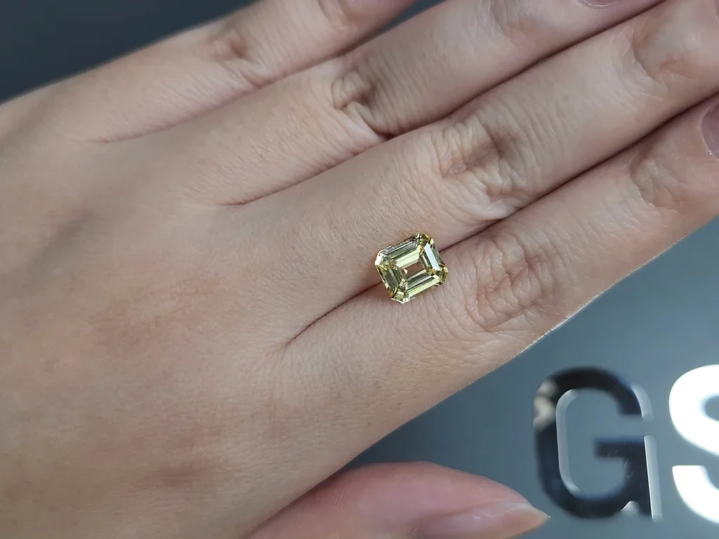 Pastel Yellow sapphire in octagon cut 2.23 carats, Sri Lanka Image №2