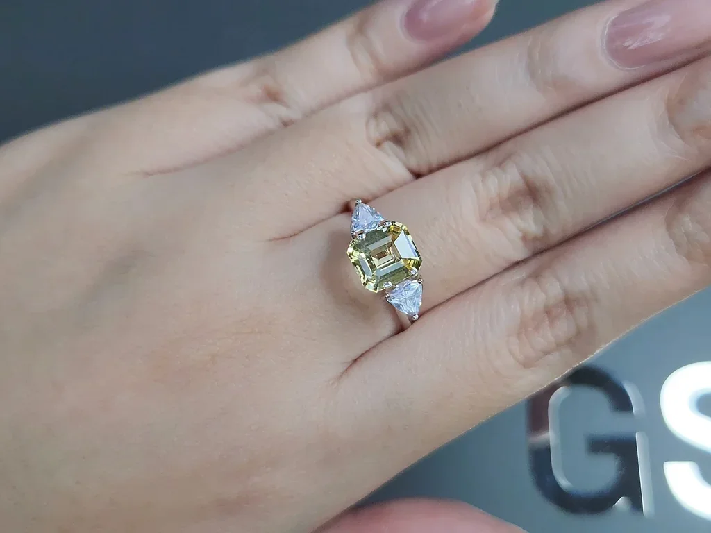 Pastel Yellow sapphire in octagon cut 2.23 carats, Sri Lanka Image №5