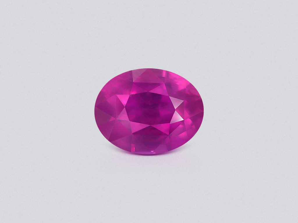 Zafiro de corte ovalado con efecto seda rutilado rosa intenso de 2,58 carats, de Sri Lanka Image №1
