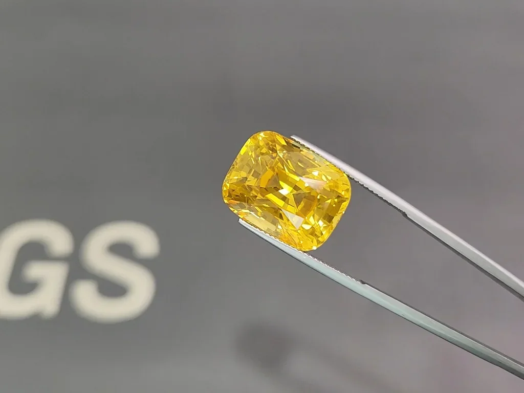 Zafiro amarillo dorado de talla cojín sin calentar, 30,50 quilates, Sri Lanka. Image №3