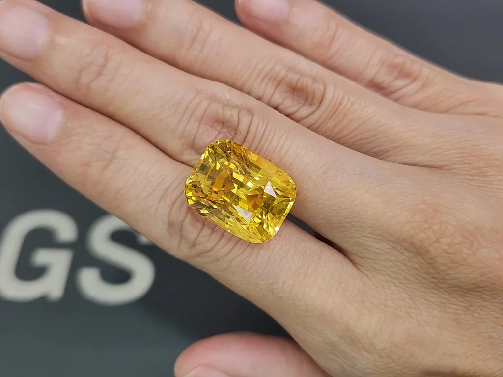 Zafiro amarillo dorado de talla cojín sin calentar, 30,50 quilates, Sri Lanka. Image №2