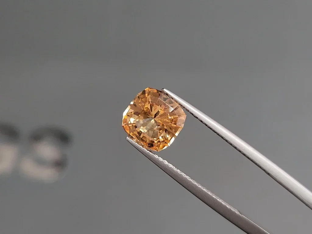 Hessonite garnet cushion cut 2.91 carats, Africa Image №3