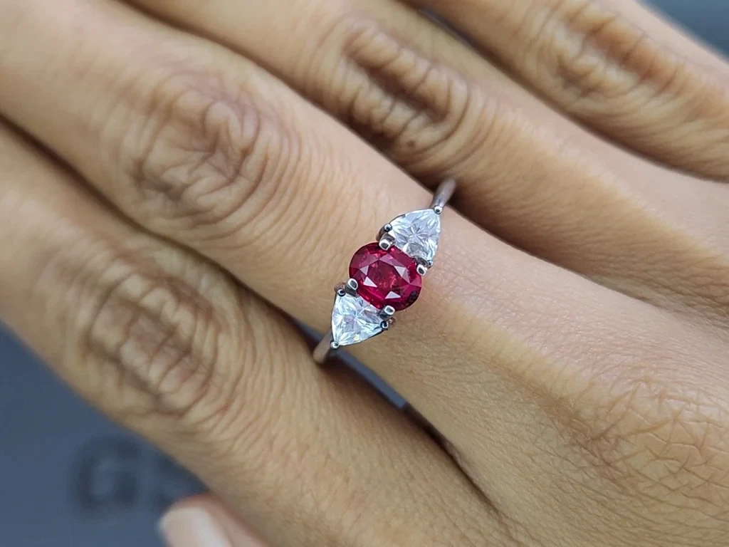 Unheated ruby Pigeon blood oval cut 1.04 carats, Mozambique Image №5