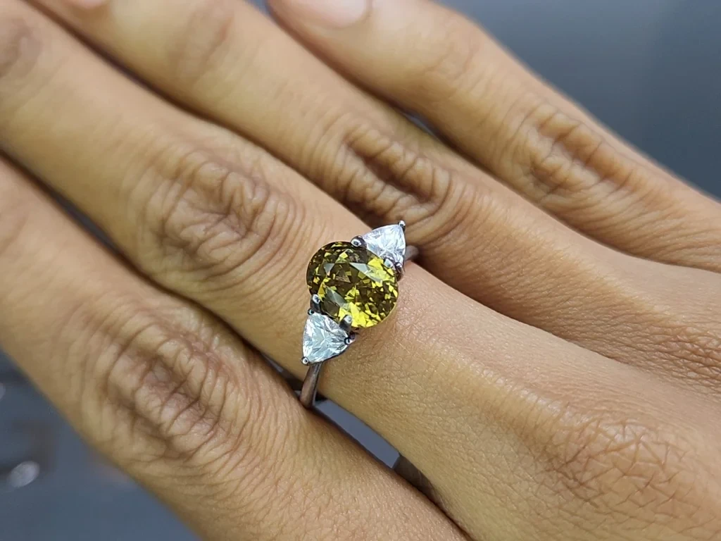 Ein leuchtender, grünlich-gelber zirkon im ovalschliff 3,98 karat, Sri Lanka Image №5