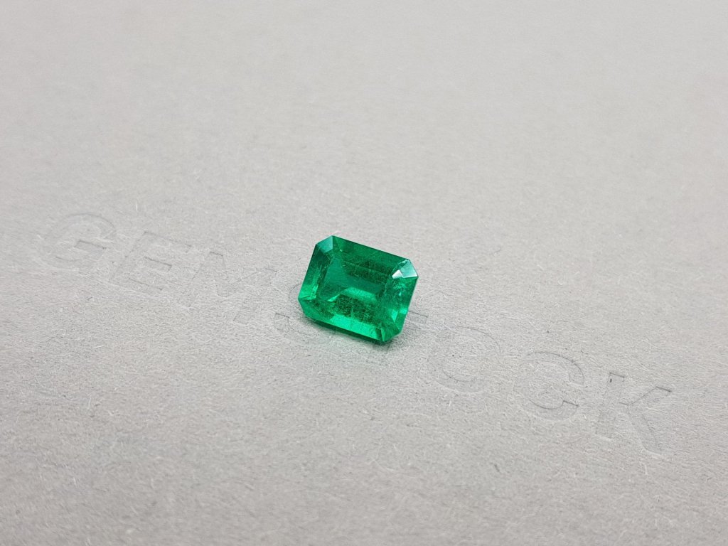 Colombian Vivid Green emerald 1.67 ct Image №3