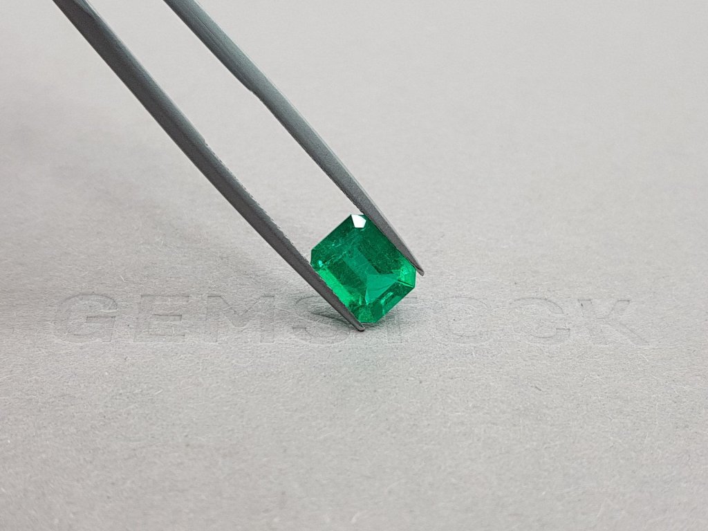 Colombian Vivid Green emerald 1.67 ct Image №4