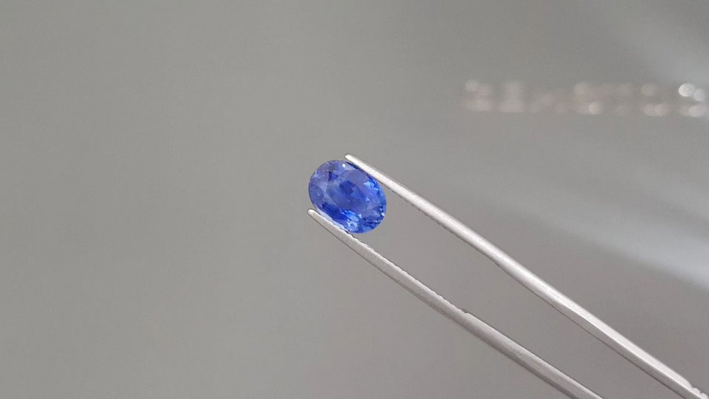 Cornflower blue unheated sapphire in oval cut 2.62 ct, Sri Lanka Image №2