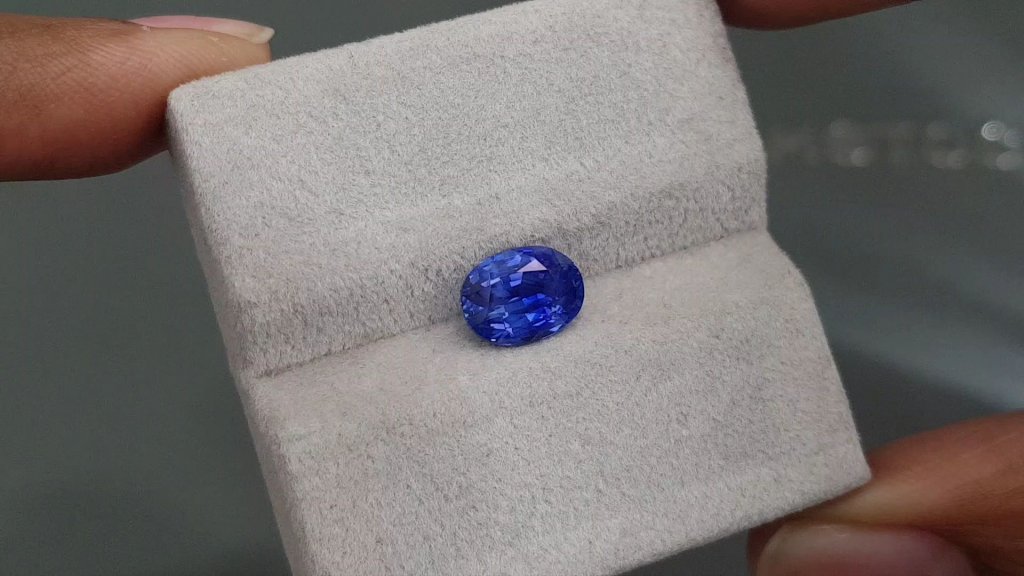 Cornflower blue unheated sapphire in oval cut 2.62 ct, Sri Lanka Image №3