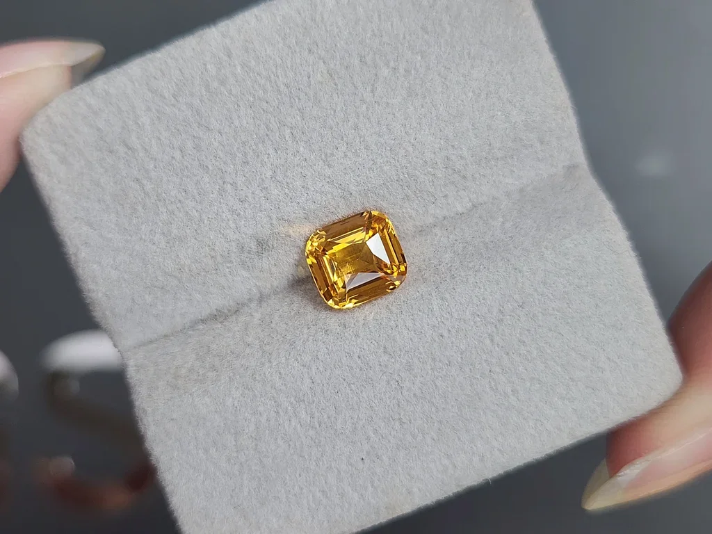 Orange-yellow sapphire in cushion cut 2.00 carats, Sri Lanka  Image №4