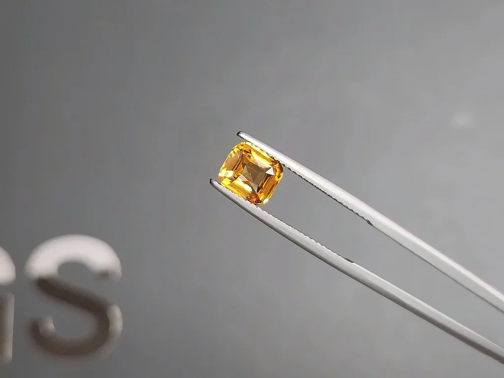 Orange-yellow sapphire in cushion cut 2.00 carats, Sri Lanka  Image №3