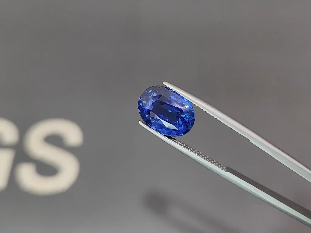 Saphir bleu royal taille ovale non chauffé 9,01 carats, Sri Lanka Image №3