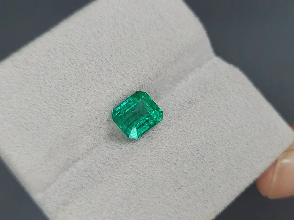 Smaragd im achteckschliff 1,72 karats, Sambia  Image №4