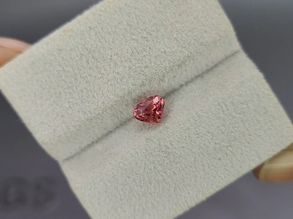 Unbehandelter Padparadscha-saphir im herzschliff 1,00 karat, Sri Lanka  Image №4