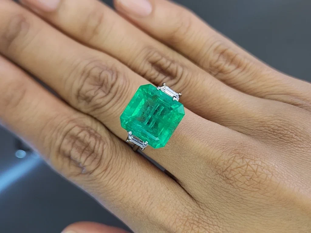 Emerald Vivid Green octagon cut 10.76 carats, Colombia Image №5