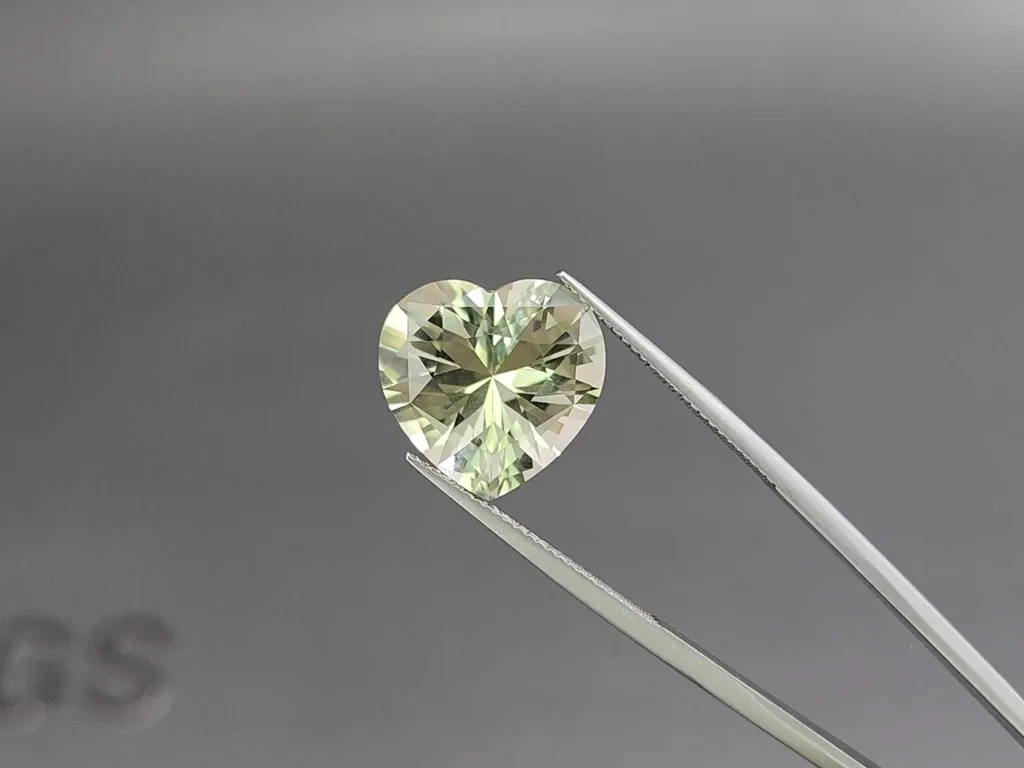 Prasiolite (green quartz)  a high precision heart shape 7.88 carats, Africa Image №3