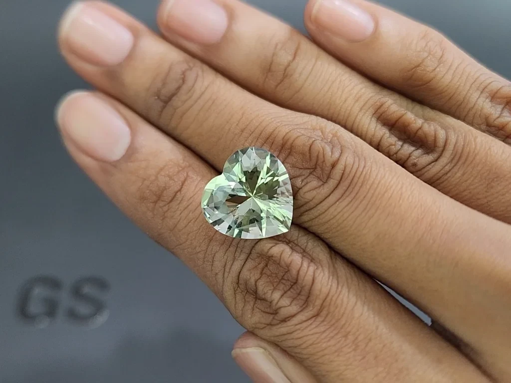 Prasiolite (green quartz)  a high precision heart shape 7.88 carats, Africa Image №2
