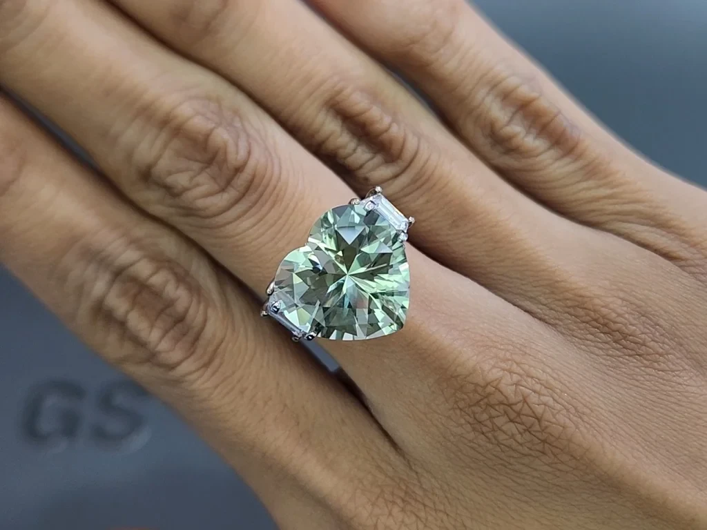 Prasiolite (green quartz)  a high precision heart shape 7.88 carats, Africa Image №5