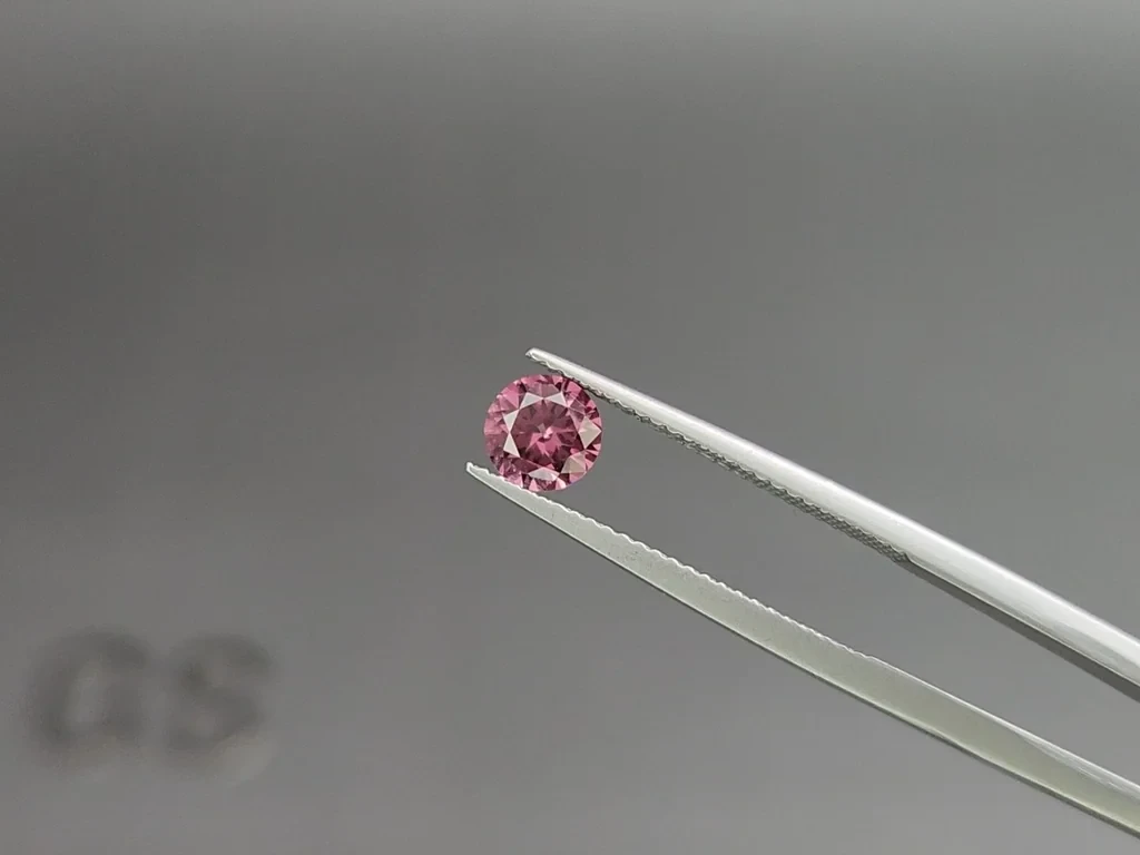 Grenat rhodolite, taille ronde 0,73 carat, Madagascar Image №3