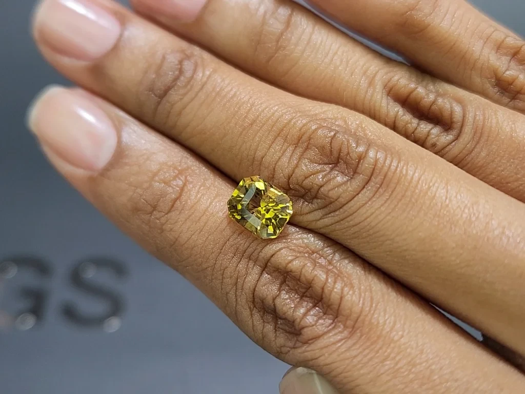Yellow brown chrysoberyl  radiant cut 3.10 carats, Sri Lanka Image №2