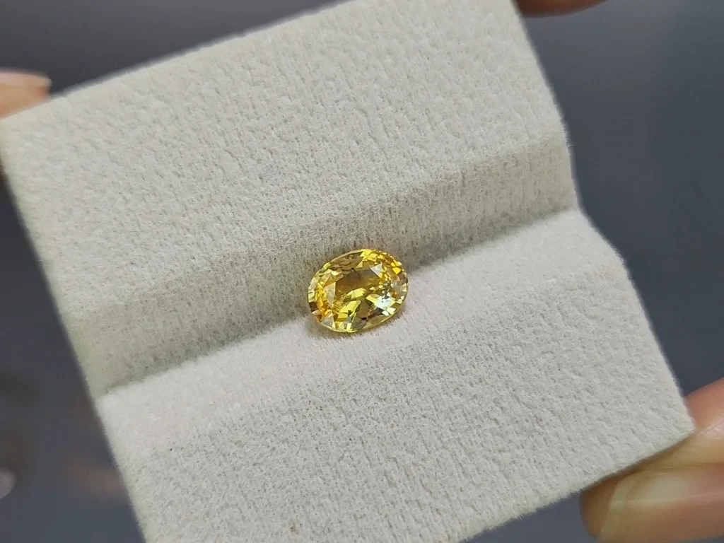 Gelber saphir Vivid Yelow im ovalschliff 1,73 karat, Sri Lanka Image №4