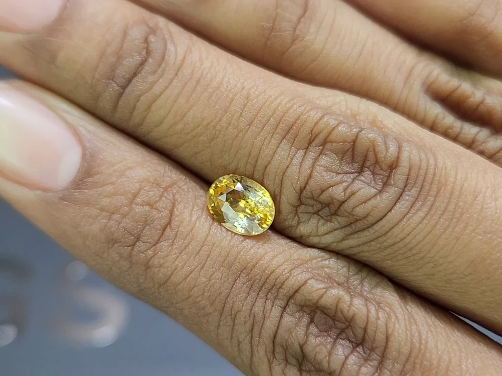 Gelber saphir Vivid Yelow im ovalschliff 1,73 karat, Sri Lanka Image №2