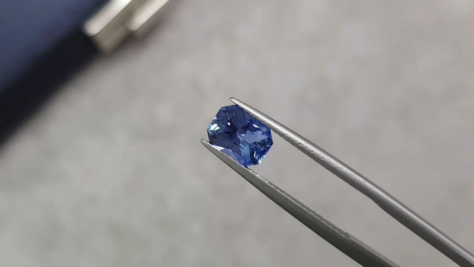Radiant cut blue sapphire 1.55 carats, Sri Lanka Image №3