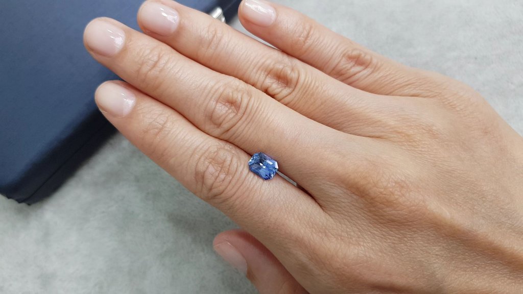Radiant cut blue sapphire 1.55 carats, Sri Lanka Image №2