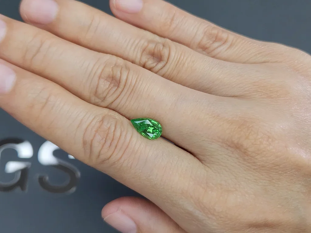 Grenat Tsavorite Vert Intense taille poire 1,61 carats, Tanzanie  Image №2