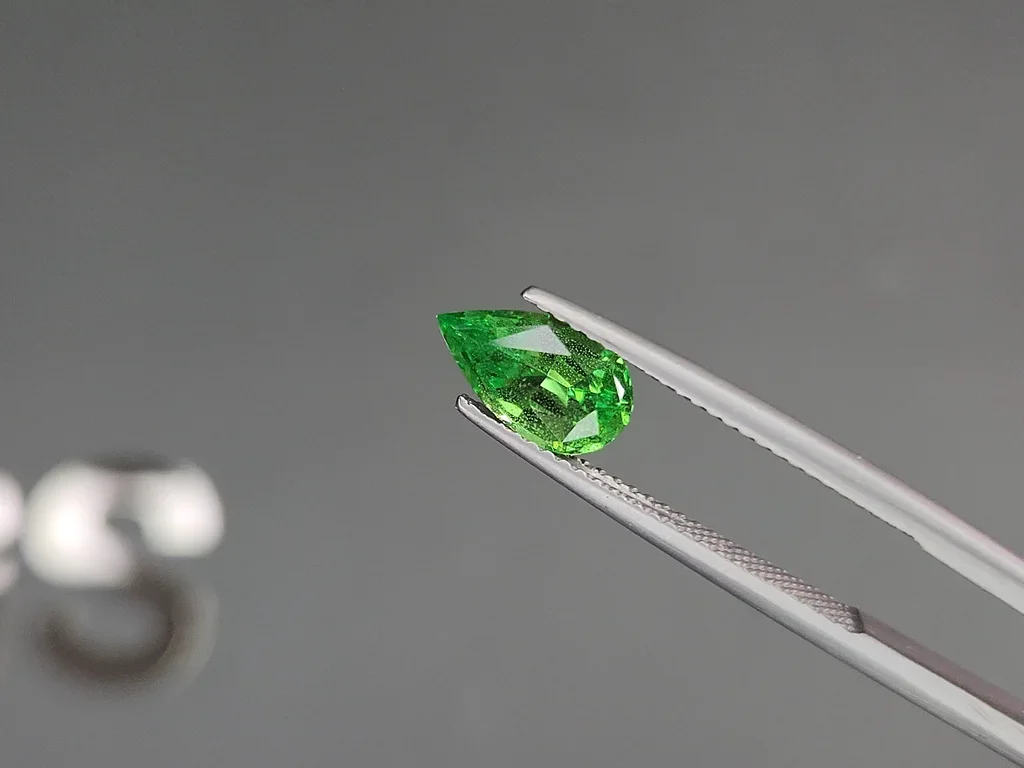Grenat Tsavorite Vert Intense taille poire 1,61 carats, Tanzanie  Image №3