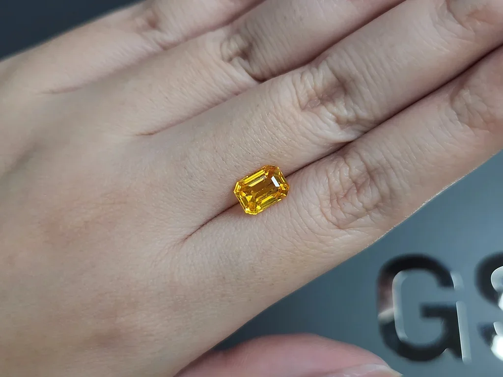 Zafiro amarillo anaranjado de talla octogonal de 2,55 quilates, Sri Lanka  Image №2