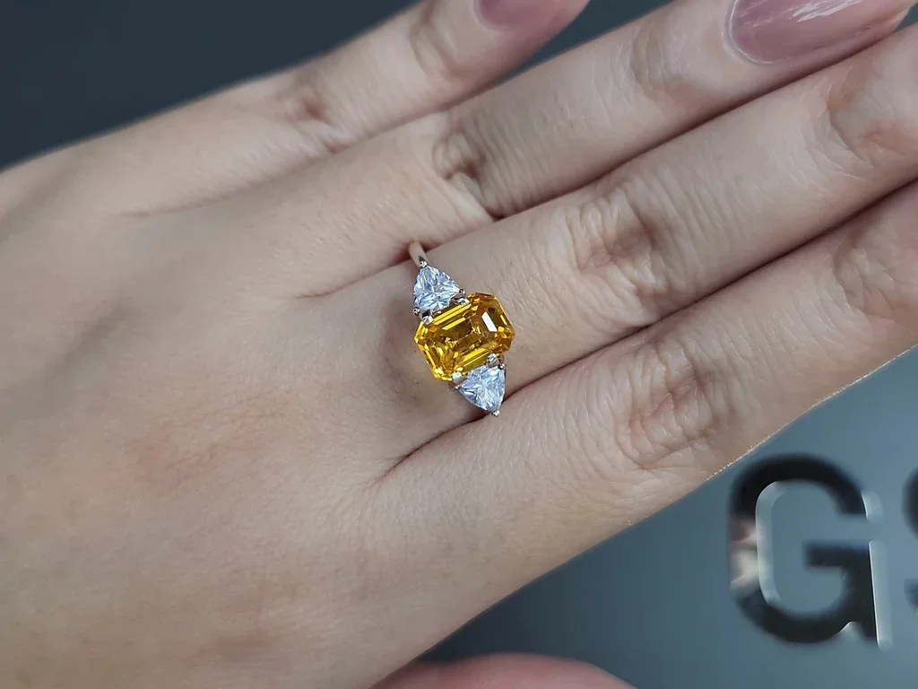 Zafiro amarillo anaranjado de talla octogonal de 2,55 quilates, Sri Lanka  Image №5