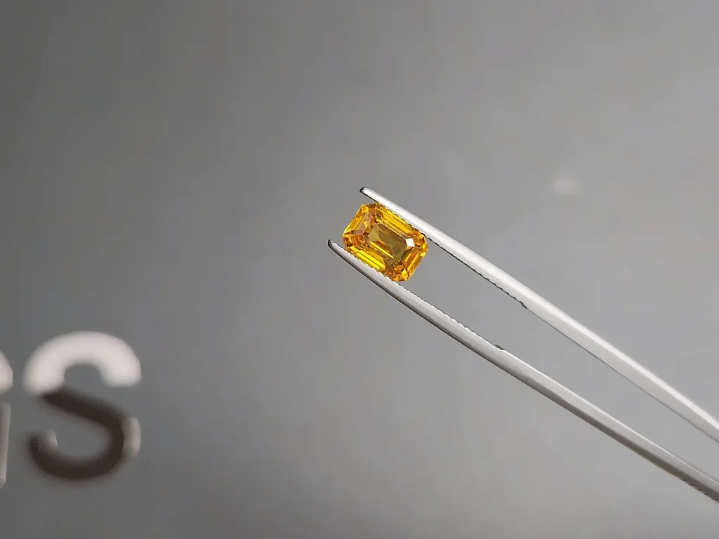 Zafiro amarillo anaranjado de talla octogonal de 2,55 quilates, Sri Lanka  Image №3