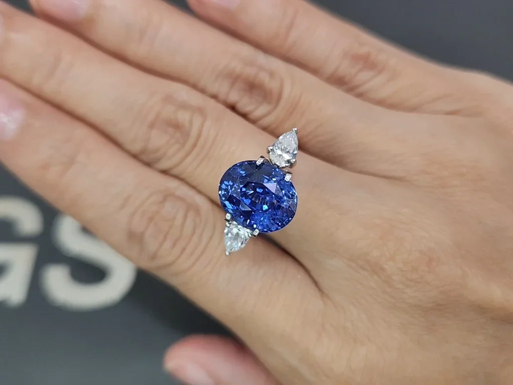 Saphir bleu bleuet non chauffé taille ovale 9,03 carats, Sri Lanka Image №5