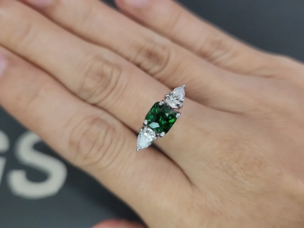 Grenat tsavorite taille coussin vert vif 1,25 carats, Tanzanie  Image №5