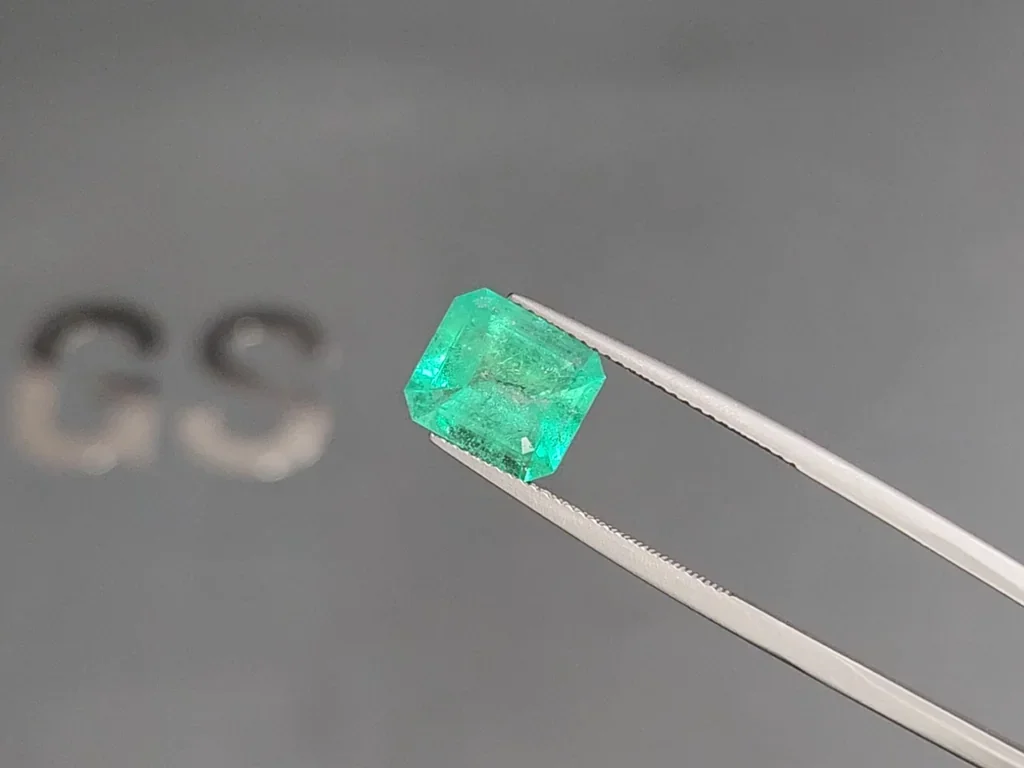 Emerald octagon cut 3.86 carats, Colombia Image №3