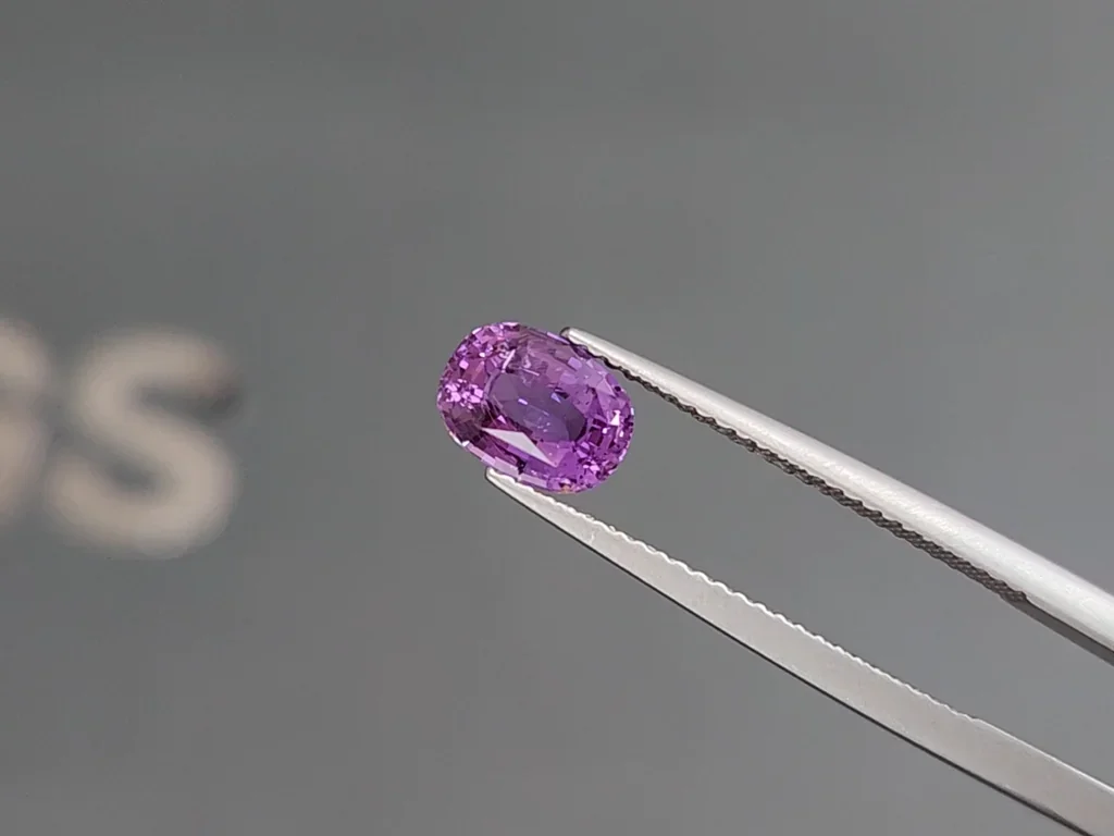 Zafiro púrpura de talla ovalada sin calentar de 1,56 quilates, de Sri Lanka Image №3
