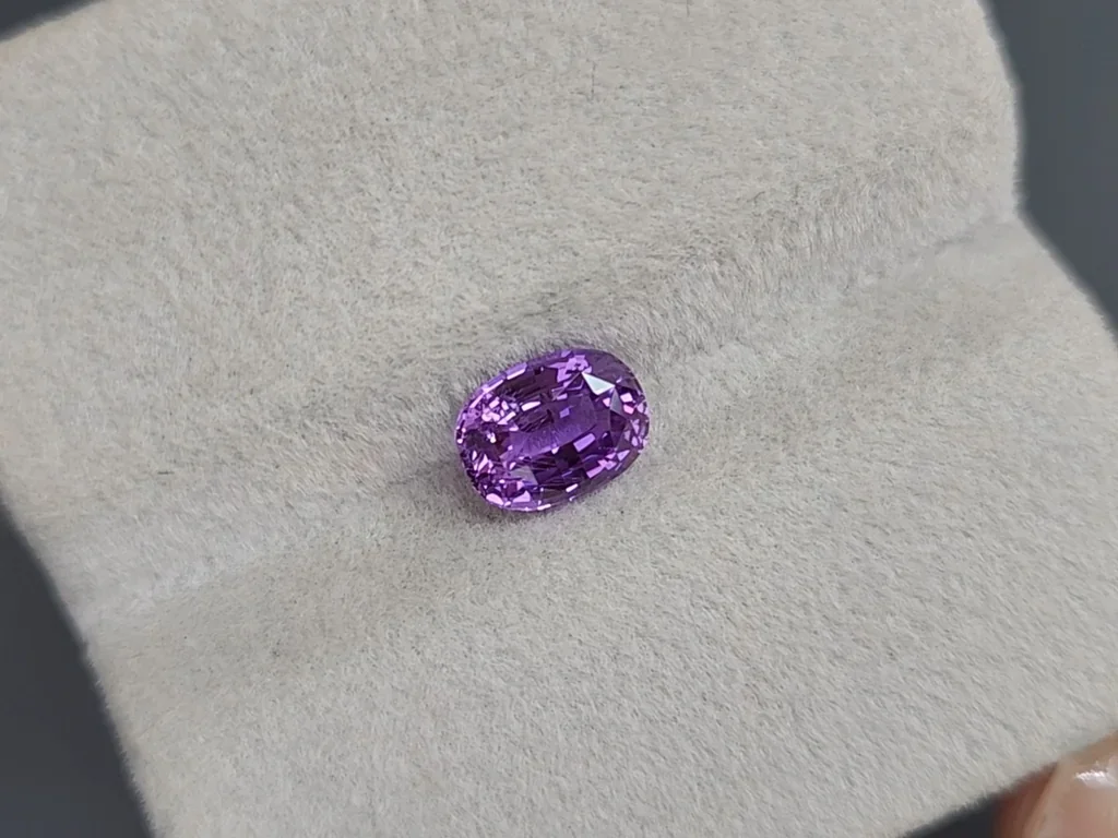 Zafiro púrpura de talla ovalada sin calentar de 1,56 quilates, de Sri Lanka Image №4