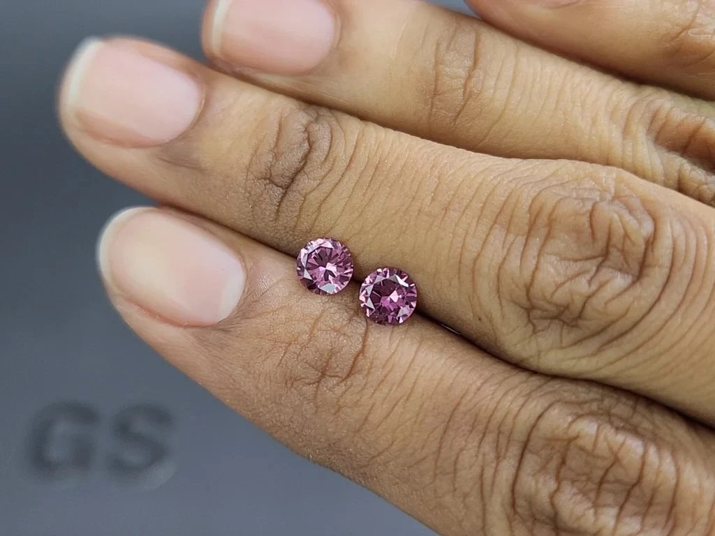 Paire de grenats rhodolites, taille ronde, 0,95 carat, Madagascar Image №2
